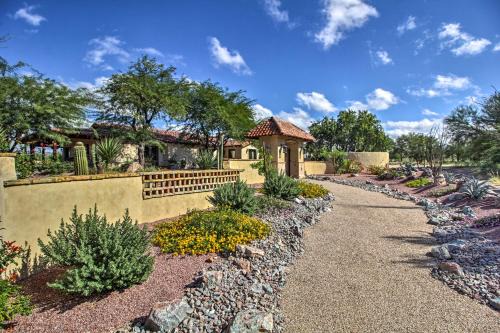 Tortolita House | Luxe Tucson Vineyard Home w/Views & Fire Pit