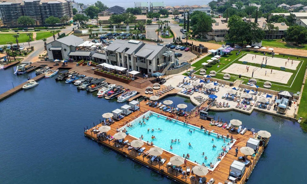 Horseshoe Bay Apartment | Luxurious Lakefront Stay + Dining, Golf, & Spa