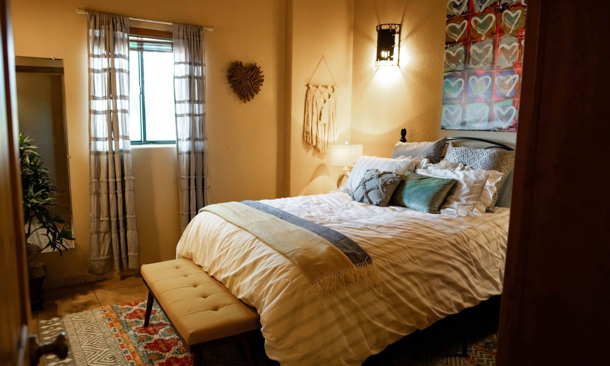 Alamogordo House | Luxury 3 Bedroom Barndominium- **Military and Long Term Stay Discounts!**