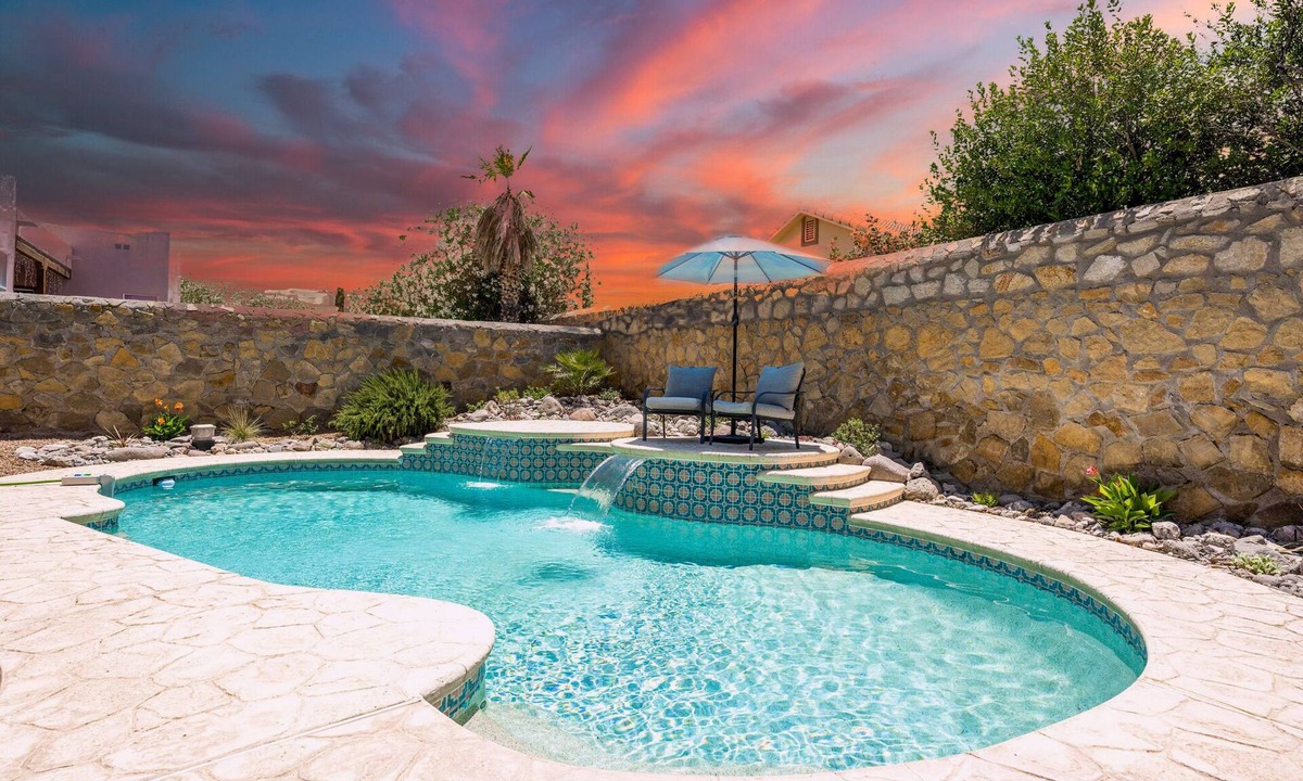 Las Cruces House | Luxury Desert Pool Oasis Home
