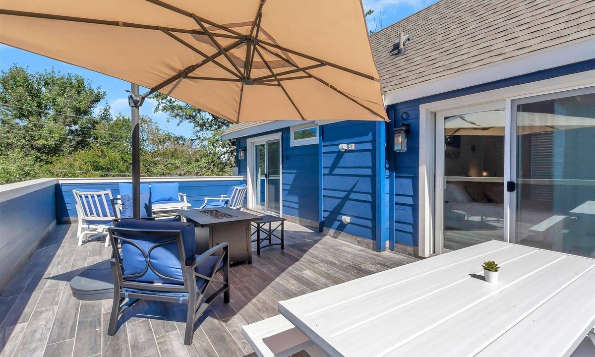 Elmhurst Heights House | Luxury Downtown Condo - Upstairs Firepit! In The Hot Middle of All The Action!