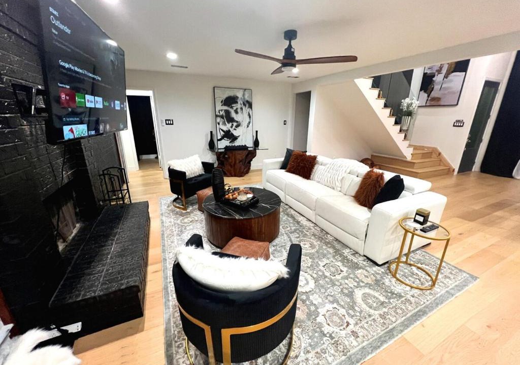 Lake Highlands House | Luxury Home w Pool, Open Kitchen, Poker Room & More