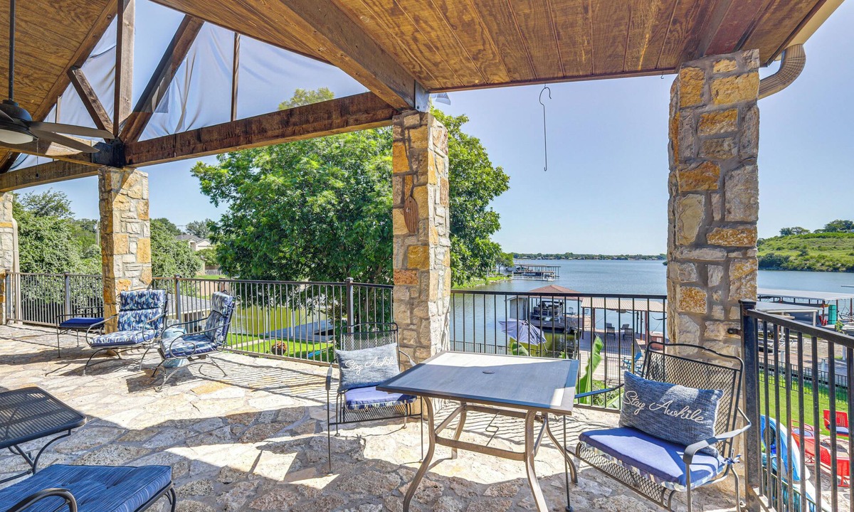 Granbury House | Luxury Lake Granbury Home: Dock, Hot Tub & Decks!