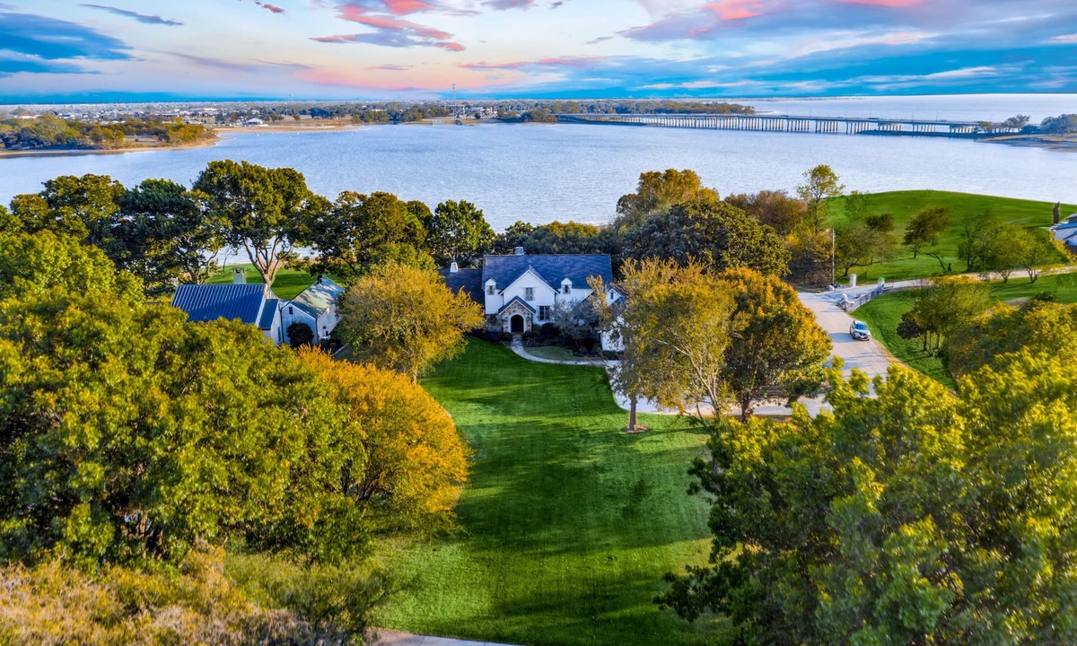 Little Elm House | Luxury Lakefront Estate - 1.6 Acres - Sleeps 12 - Boathouse + Sunset Views