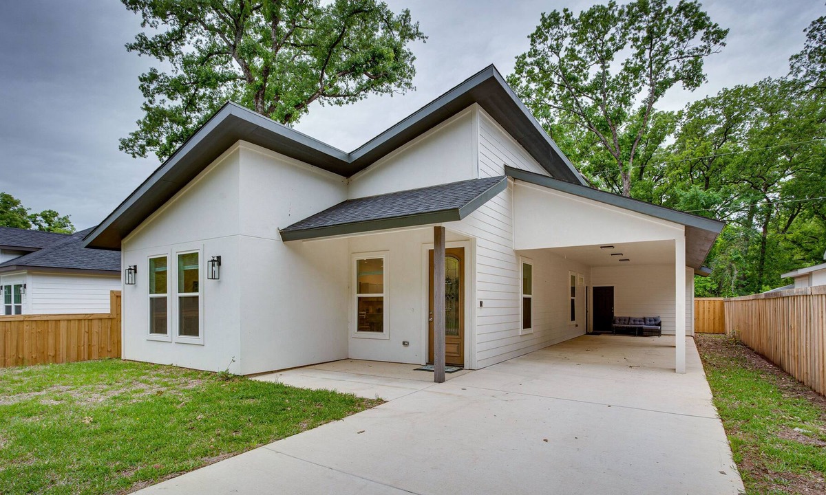 Carolyn Estates House | Mabank Vacation Rental: Walk to Cedar Creek Lake!