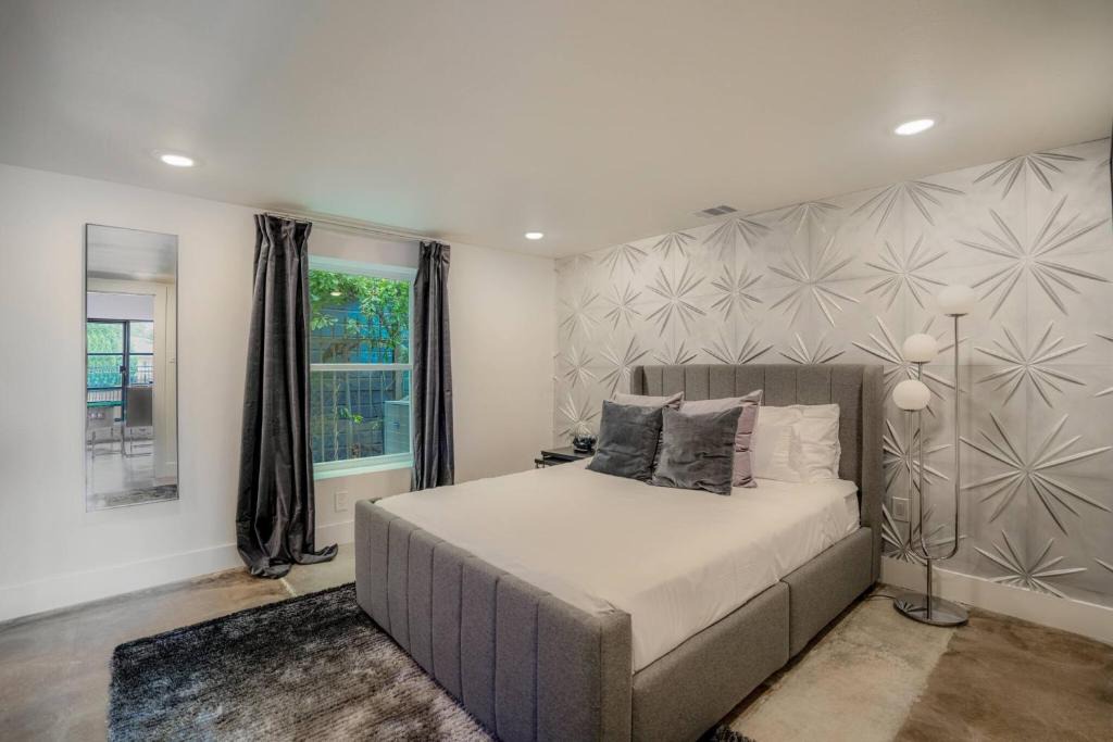 Greater East End Apartment | Maltby Motors 4 - Slab Loft & Art near Downtown