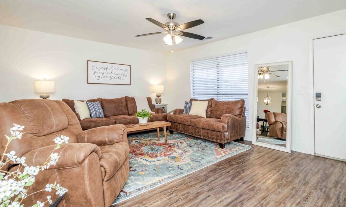 Amarillo Villa | Medi-Park Retreat - Cheerful 2 BD near Hospitals!