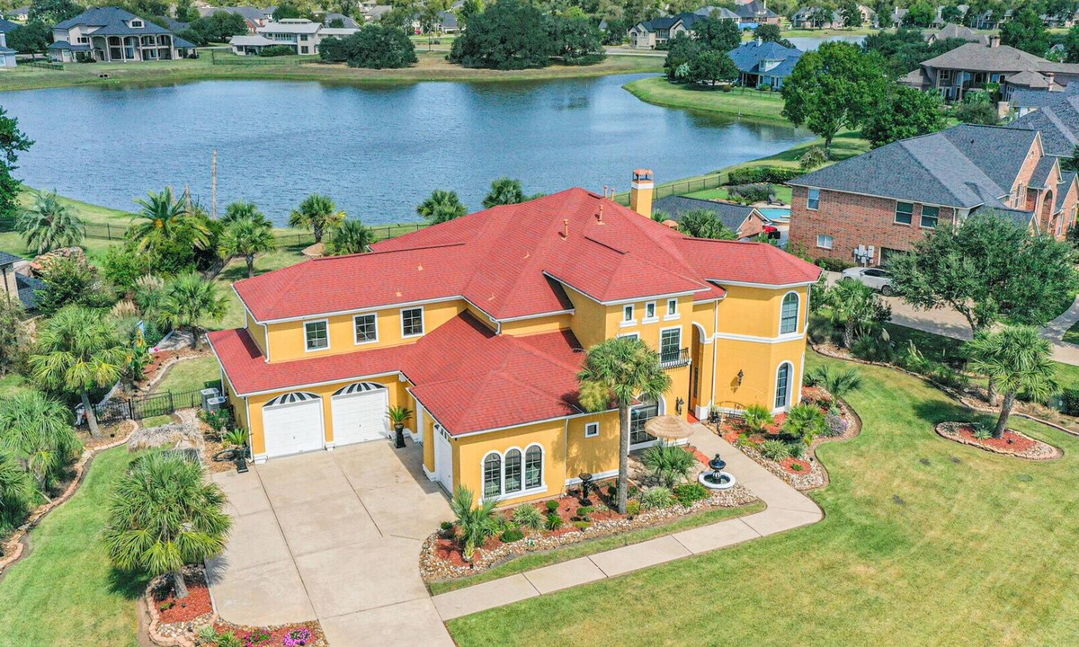 Richmond House | Mediterranean Villa by the Lake also for short or long term lease!