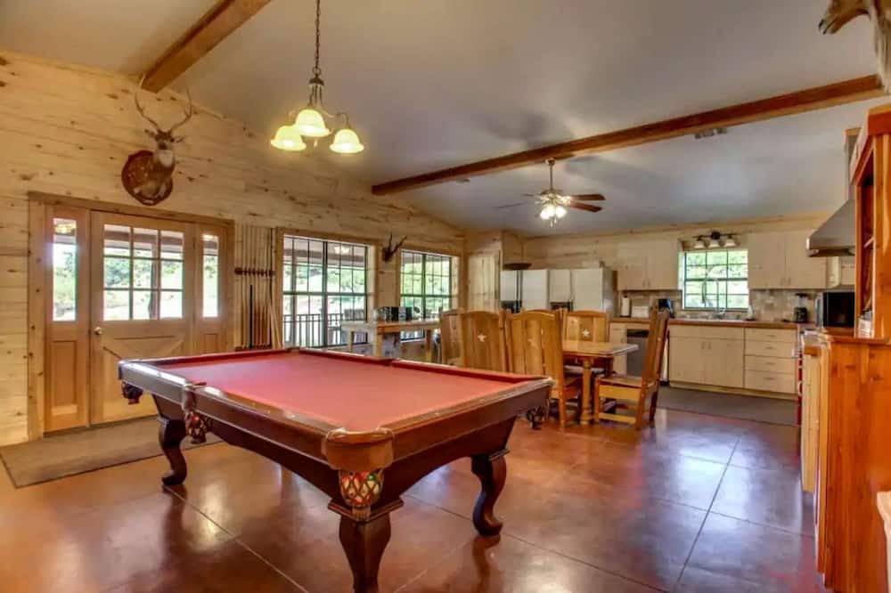 Leakey Cabin | Miracle Lodge | Pool, Hot Tub & Scenic Views in Texas Hill Country