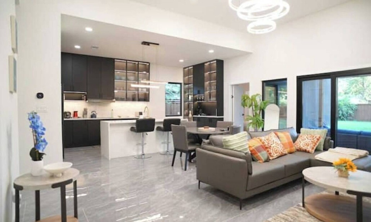 Northwest Dallas House | Modern 4BR Home Near DAL Airport & Top Attractions