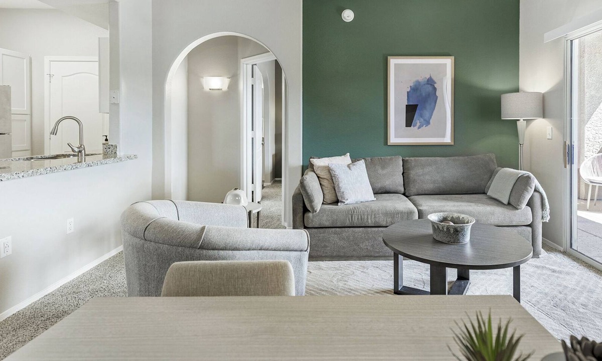 Cortaro Apartment | Modern Apartment in Prime Location (ID7329X53)