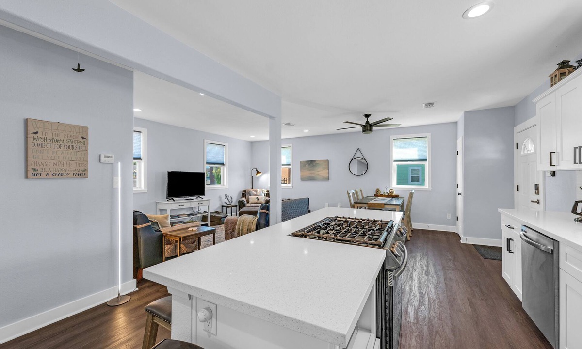 Galveston House | Modern Duplex, Sleeps 10, Dog Friendly + Fenced Yard, Full Kitchen & Kitchenette