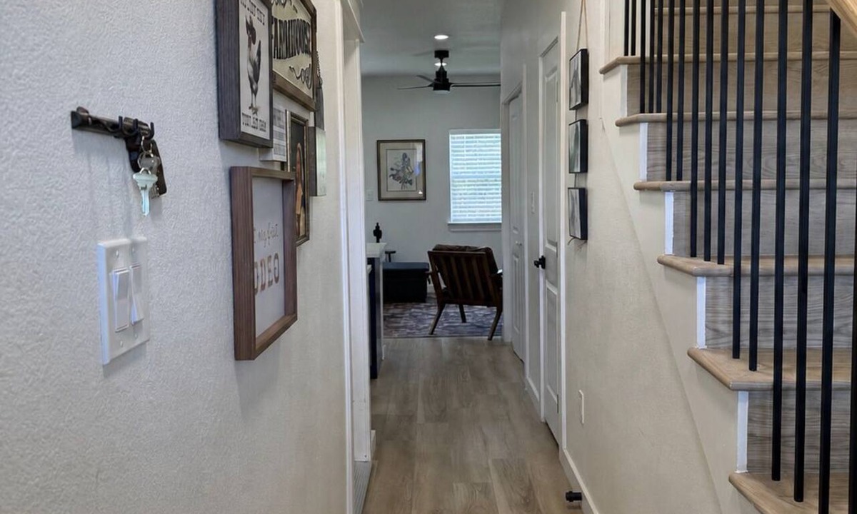 Sansom Park House | Modern Farmhouse Retreat Sleeps 8 Minutes to Fort Worth Stockyards