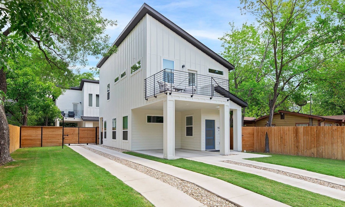 Montopolis House | Modern Home - 3 Bedroom|New Build|Balcony