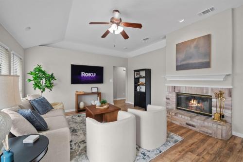 South Arlington House | Modern Home Close to It All in DFW Texas!