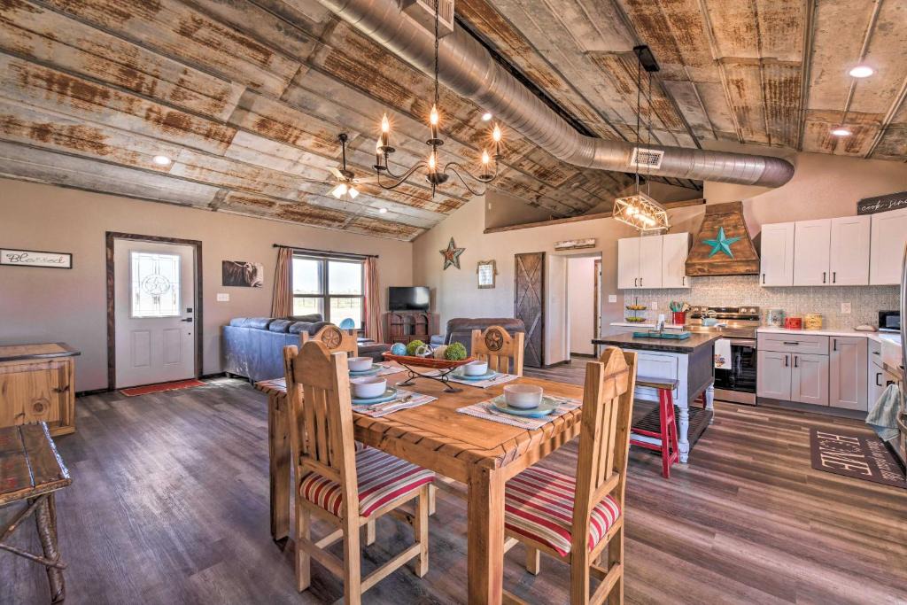 Morgan Mill House | Modern Stephenville Farmhouse: 8 Mi to Dtwn!
