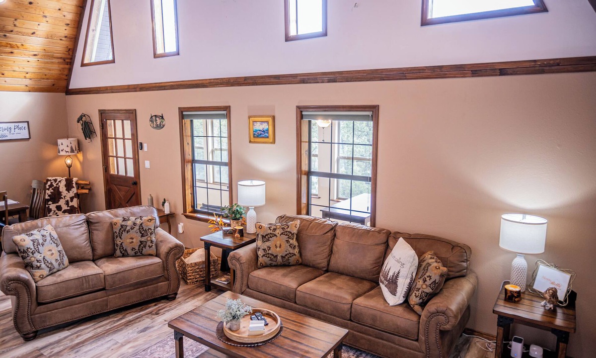 Ruidoso Ski Chalet | Monte Bello Chalet-Beautiful Mountain Cabin, Ruidoso, NM w/AC, private, .7 acres