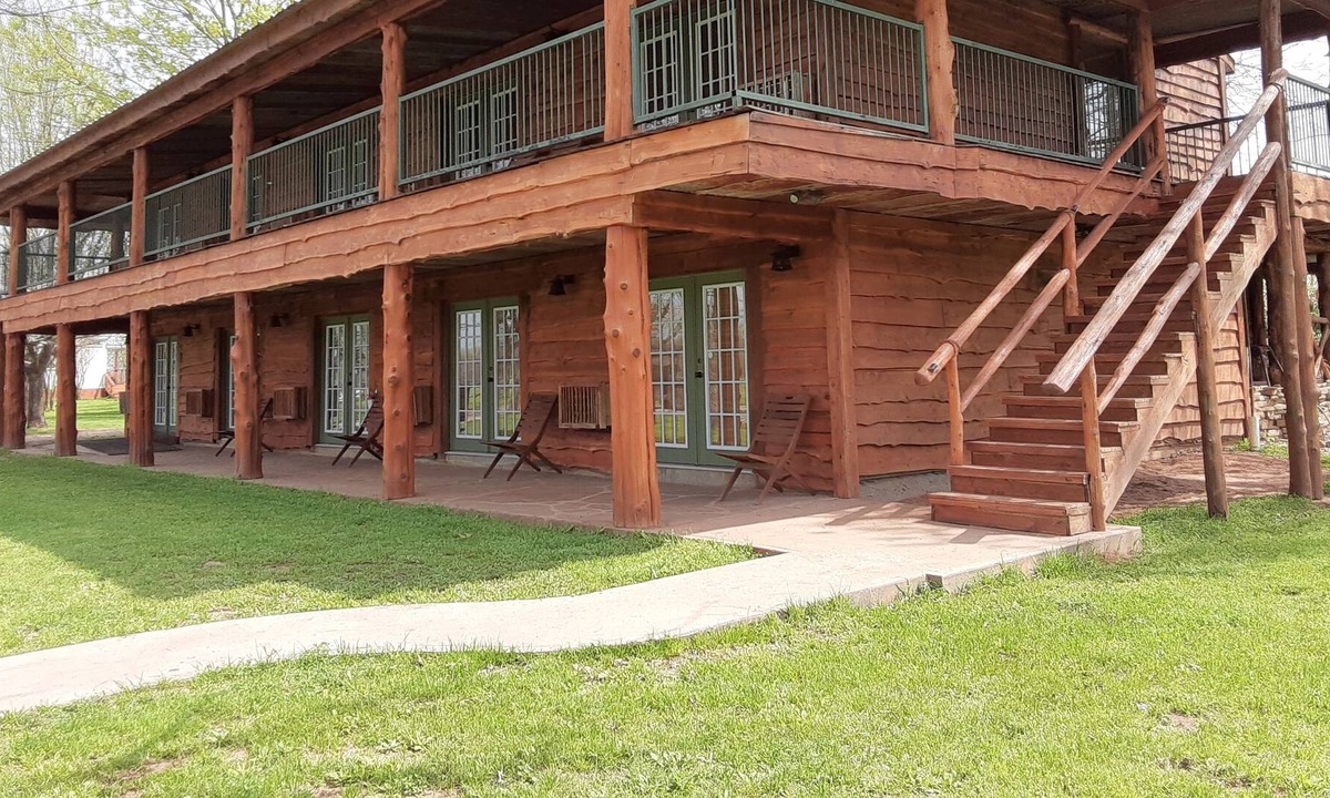 Satin House | Moon River Ranch - Farm House Lodge Rooms