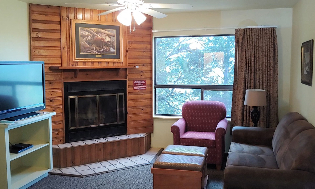 Ruidoso Condo | MOUNTAIN CONDO RETREAT, 2/2, GREAT VIEWS OF THE VILLAGE AND SIERRA BLANCA.
