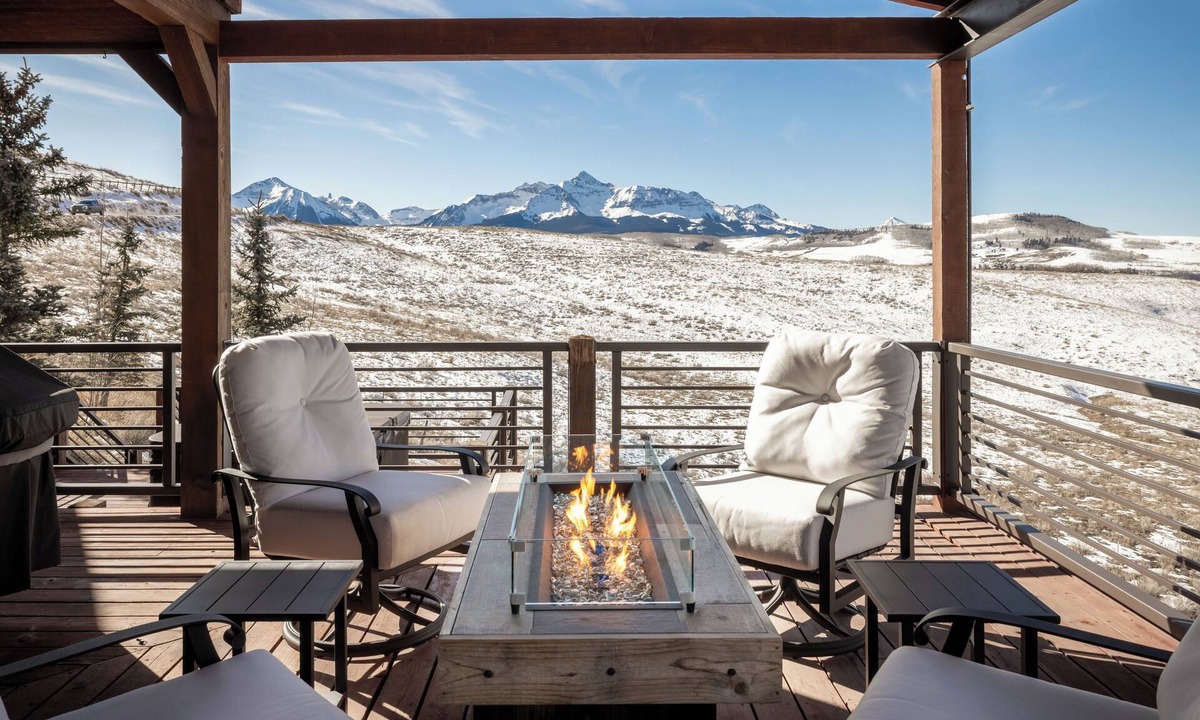 Telluride House | Mountain Retreat w/Fire Table, Hot Tub & Library Loft