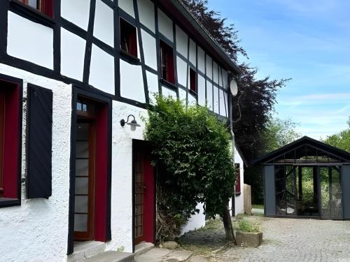 Hellenthal House | N2Quartier