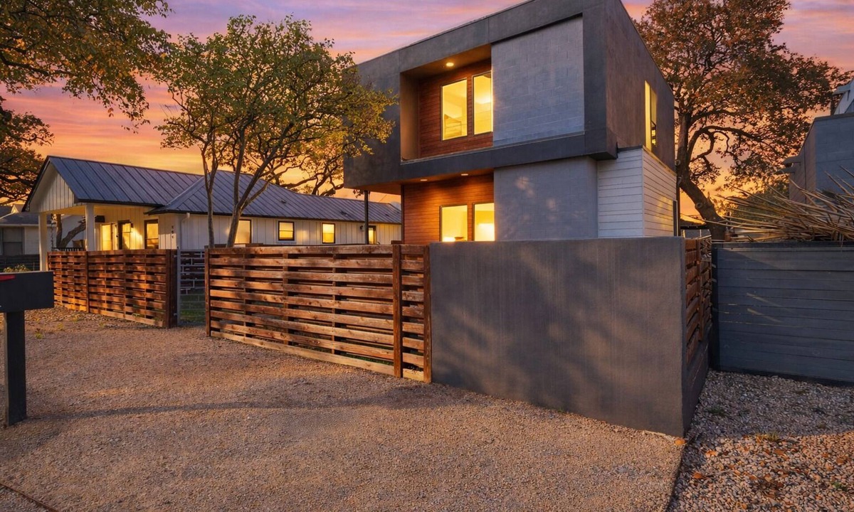 SoFi House | Near Downtown | Modern Design + Patio + Group-Friendly | Oak Haus by AvantStay