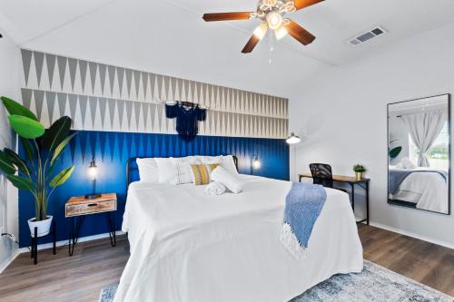 Round Rock House | Near Kalahari, Cowboy Pool, Arcade, King Beds, Grill , Large Patio, Firepit