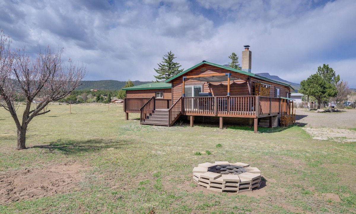 Alpine Village Cabin | Near Trails & Rio Grande Fishing! Mtn-View Cabin
