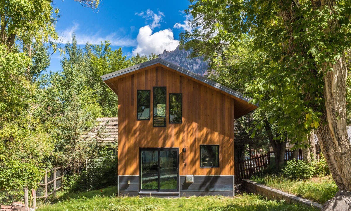 Ouray House | New Listing! Quaint Bungalow - Heart of Downtown Ouray - 30+ Day Stays