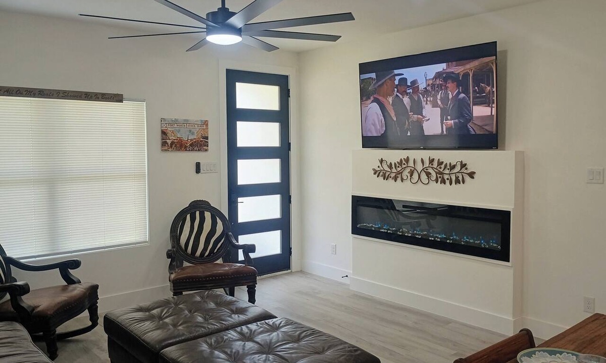Fort Worth House | NEW Longhorn Lodge-Steps to Stockyards, Sleeps 12!