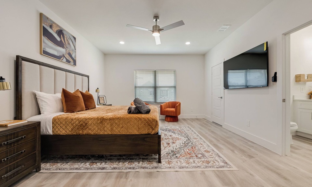 Grand Prairie House | New Modern 3Br Home 9 minutes from DFW Airport 12 minutes from AT&T Stadium