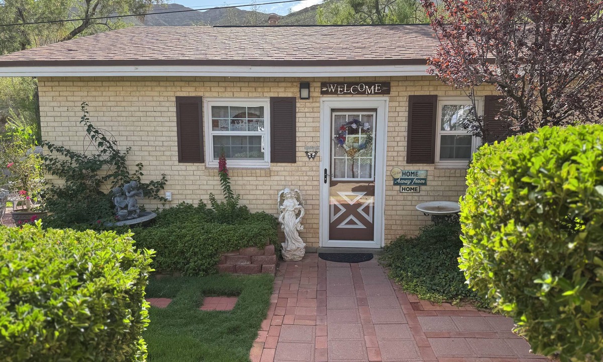 El Paso Apartment | No cleaning fee! EV Charging Property in Exclusive Neighborhood!