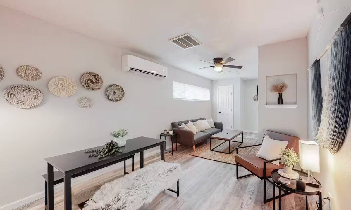 Silver Hill Apartment | Nob Hill/UNM Luxury 2 Bedroom House w/King Beds
