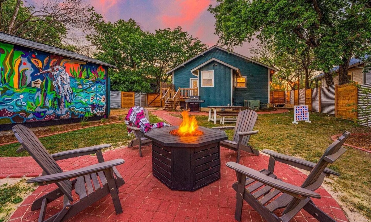 Kerrville House | NOW PET FRIENDLY! 2bed, 2 bath with pvt. yard and ping pong room!