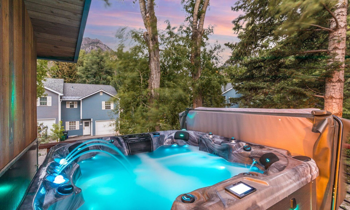 Ouray House | Ouray Alpine Haus | Walk to Box Canyon Falls | Hot Tub | Fire Pit | E-Bikes