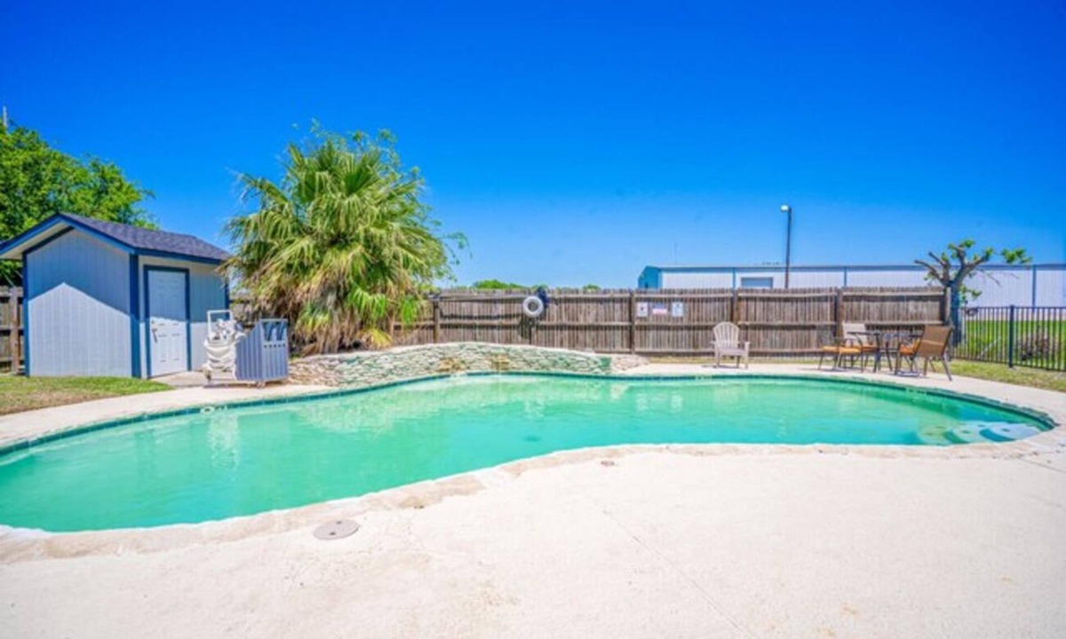 Port Lavaca Hotel | Outdoor Adventure Getaway Near Lighthouse Beach & Historical Hotspots | 4 Rooms