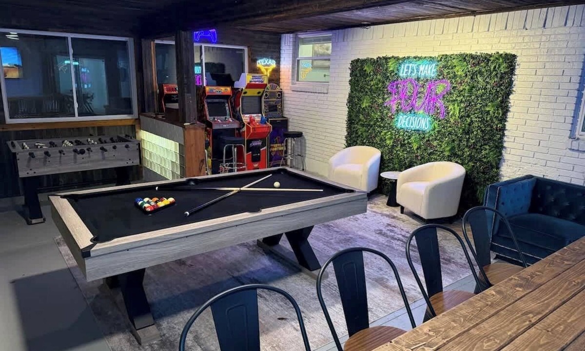 Dallas House | Paradise Playhouse w/Pool, Sauna, Bar & Games