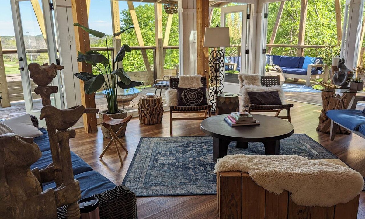 Barton Hills House | Parkside INCREDIBLE location-VIEWS-Kayak, SUP, Pool, Gorgeous Hikes-Restaurants