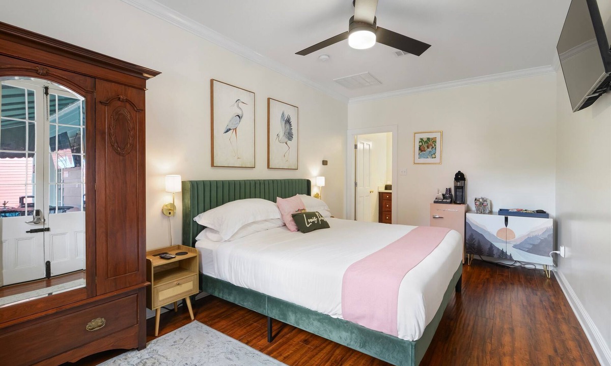 Treme Hotel | Parkside Villas, 6 Historic Guest Houses, Sleep 26