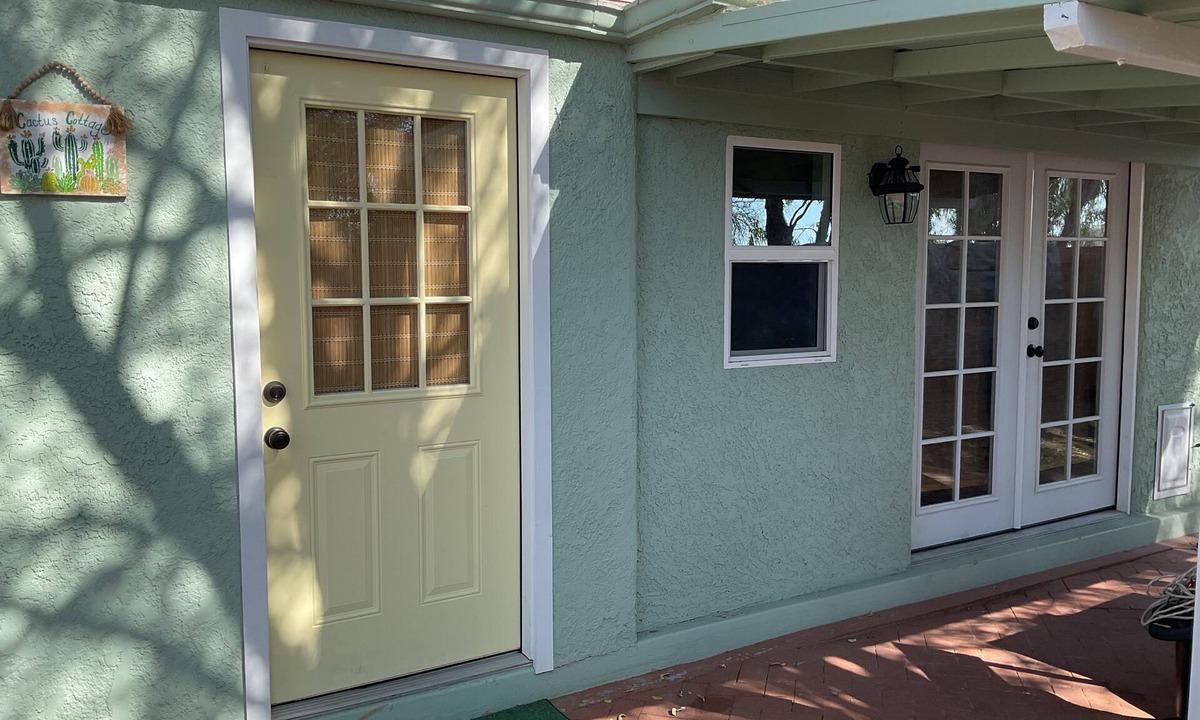 Viewpoint Cottage | Peaceful cottage with courtyard in Green Valley AZ with AC, WiFi, and DirecTV.