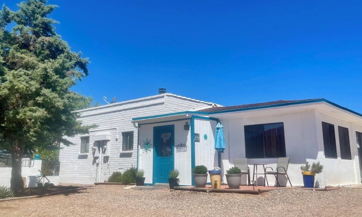 Patagonia House | Peaceful Desert Hacienda: 2 Bedrooms, Wi-Fi & Mountain Views