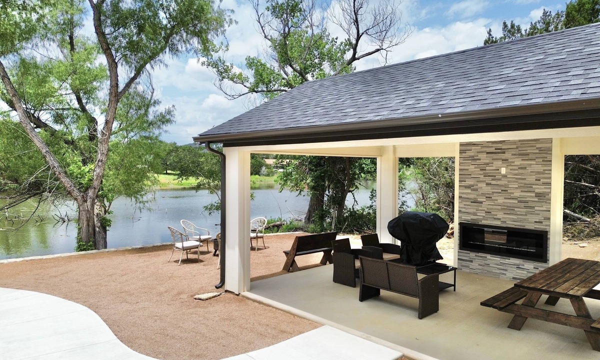Granbury House | Peaceful Getaway in Granbury with Private Fishing & Gameroom