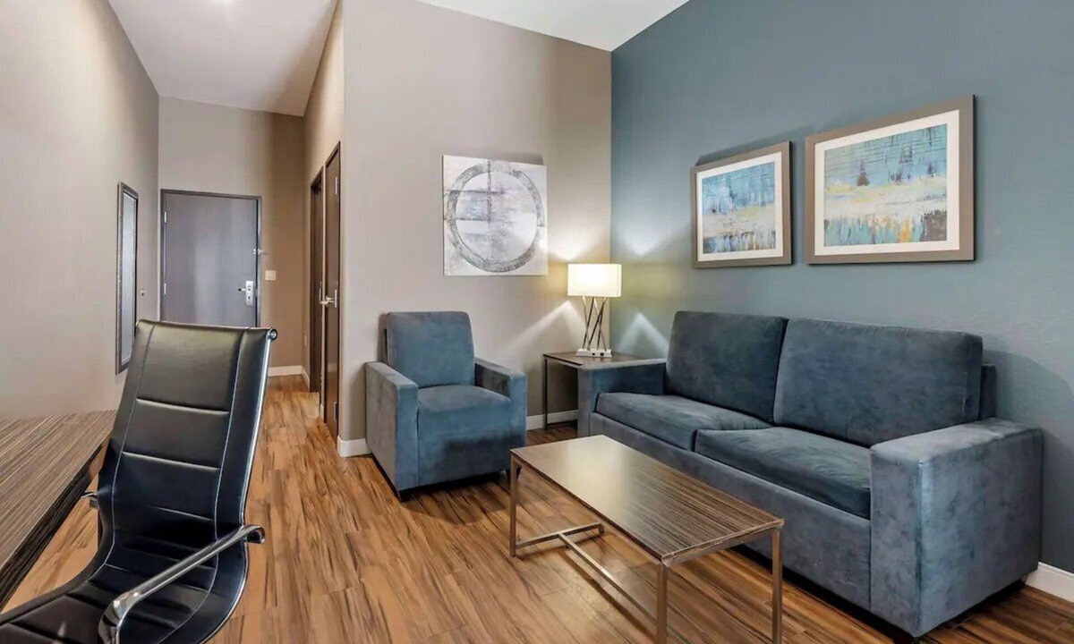 Pflugerville Hotel | Peaceful Room Ideal for Relaxing Getaways Near Typhoon Texas Water Park - 3.8 mi