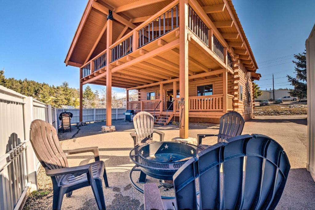 Cloudcroft House | Pet-Friendly Cloudcroft Cabin: Walk to Shop, Food