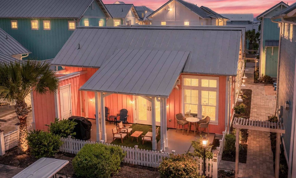 Port Aransas Cabin | Pet Friendly, Resort Pools, Golf Cart Boardwalk to Beach