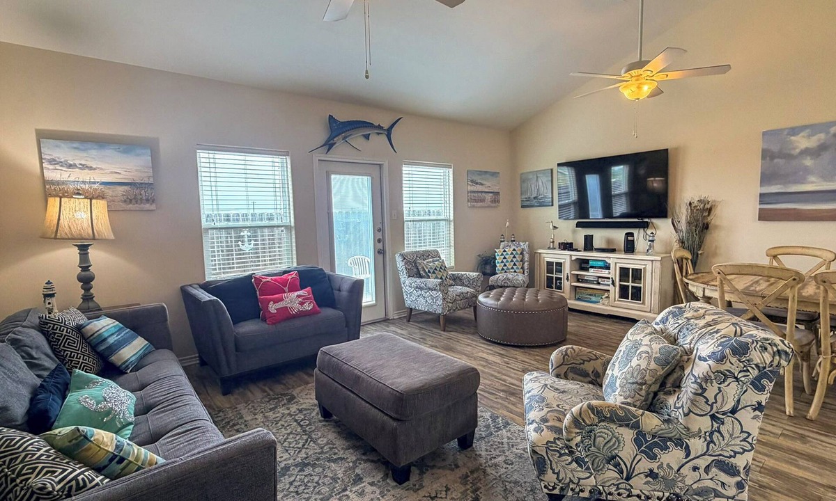 Corpus Christi House | Pet-Friendly Retreat | Heated Pool, Playground & Beach Nearby