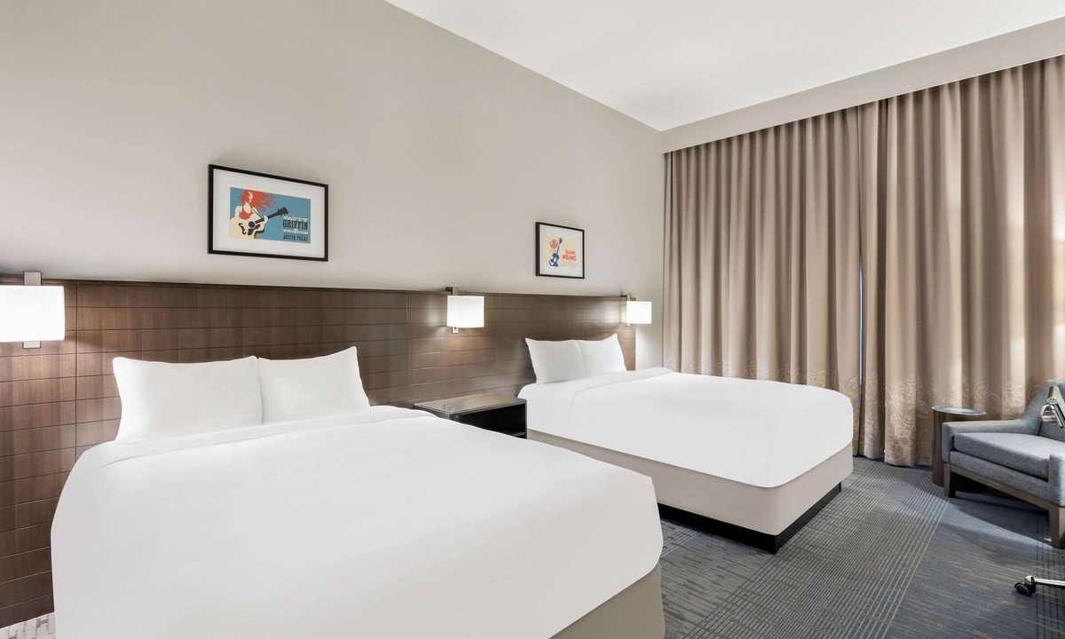 Bee Cave Hotel | Pleasant Stay, Convenient Location! 2 Modern Units, Close to Lake Pointe Park
