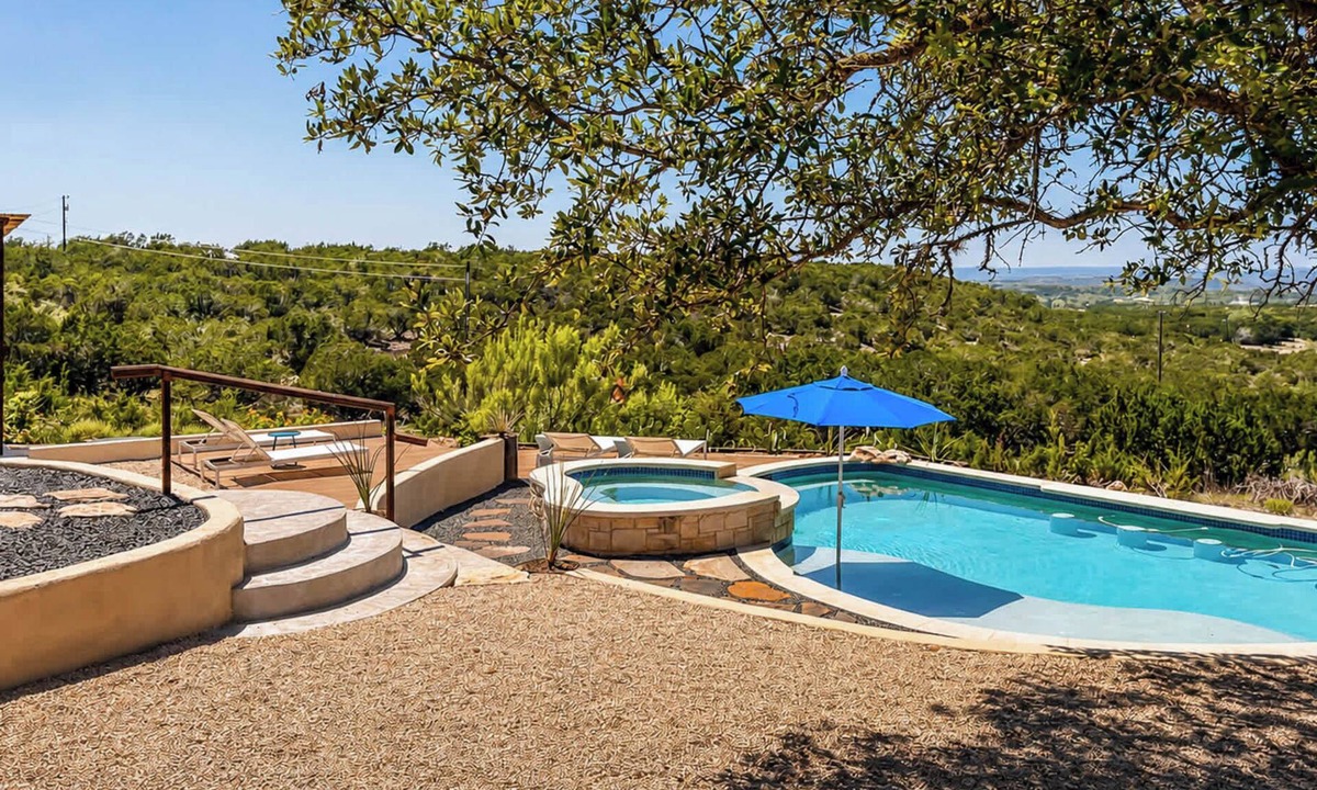 Dripping Springs House | Pool, Hot Tub, Putting Green | 8 Acre Fall Retreat