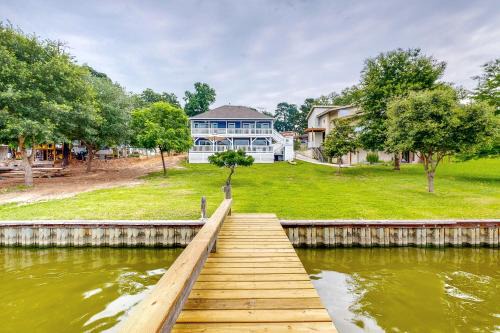 Pointblank House | Private Dock! Dog-Friendly Lake Livingston Retreat
