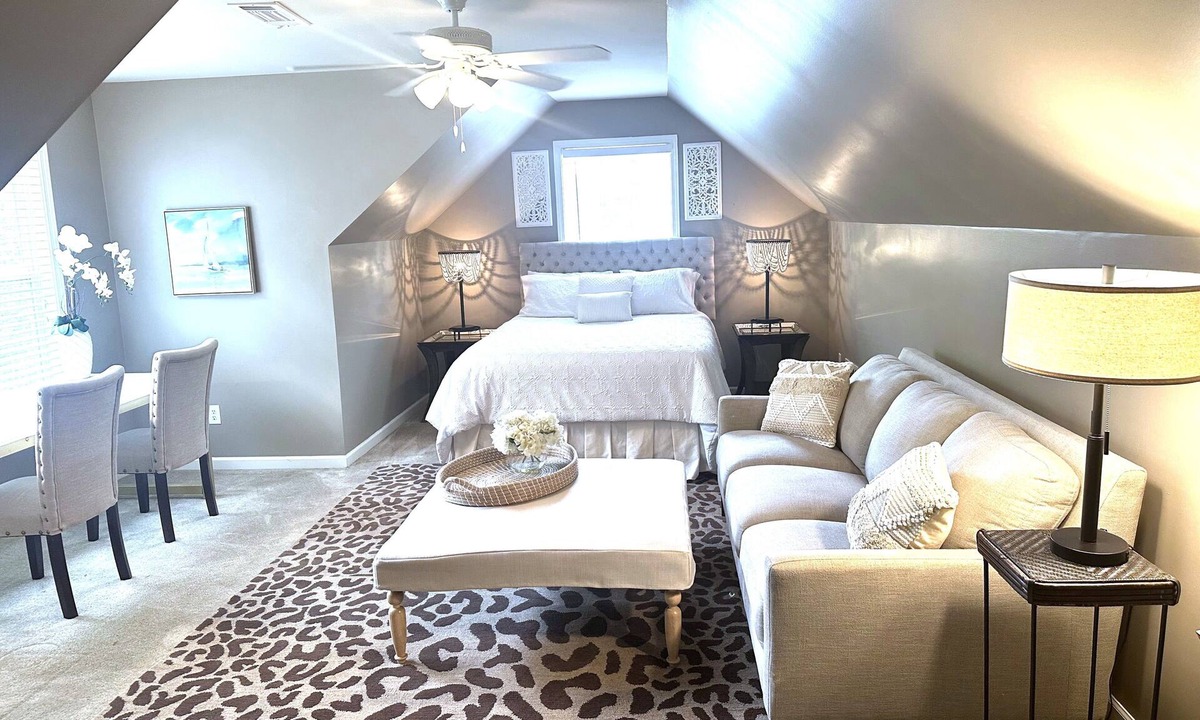 Bethlehem House | Private Luxury Suite 2 Bed 1 Bath w/LR and Kitchenette! Remote Workspace